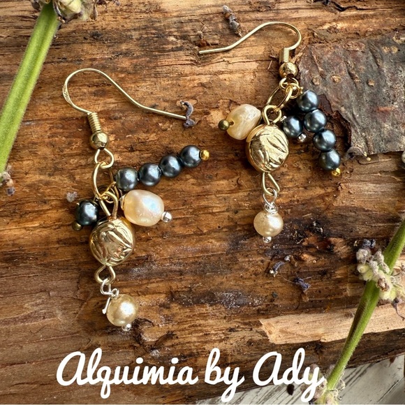 Alquimia by Ady Gold and Pearl Earrings - Picture 1 of 3